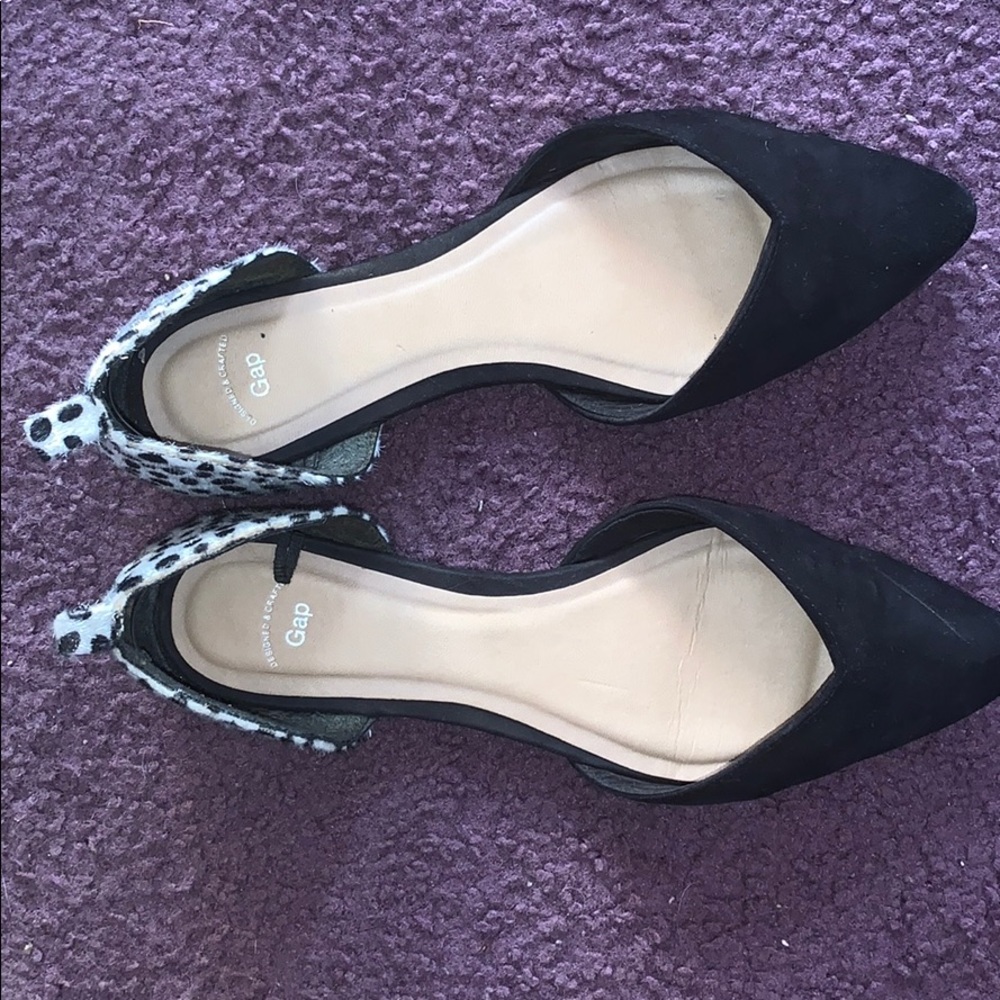 Point toe flats